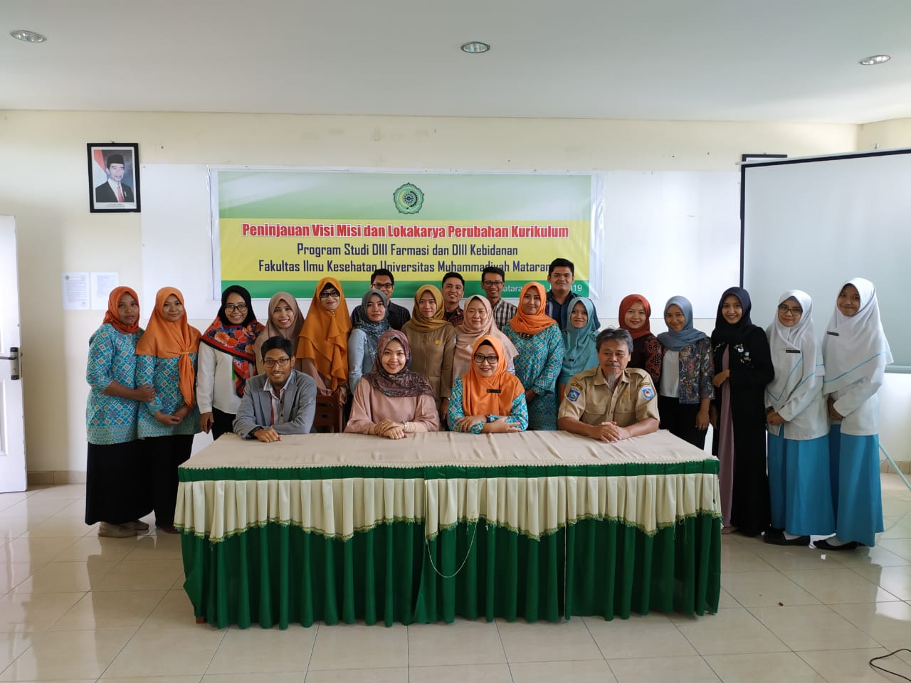 Peninjauan Visi Misi dan Lokakarya Perubahan Kurikulum FIK UMMat