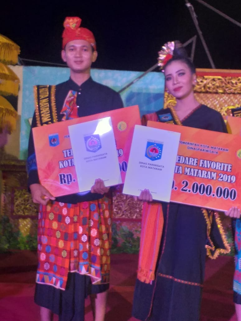 Mahasiswi D3 Kebidanan Mendapatkan Juara Terfavorit di Ajang Pemilihan Tarune Dedare Kota Mataram