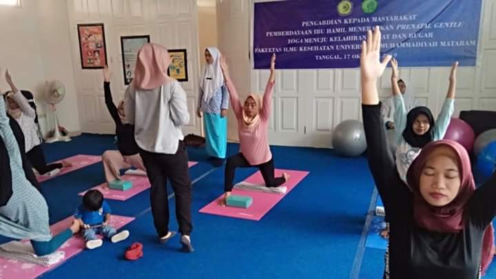 Pemberdayaan Ibu Hamil dengan Menerapkan Prenatal Gentle Yoga Menuju Kelahiran Sehat dan Bugar oleh Mahasiswa D3 dan S1 Kebidanan FIK UMMAT