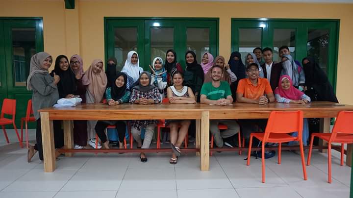 FIK UMMAT bersama UKM Melakukan Visi Kemanusiaan di Yayasan Peduli Anak NTB