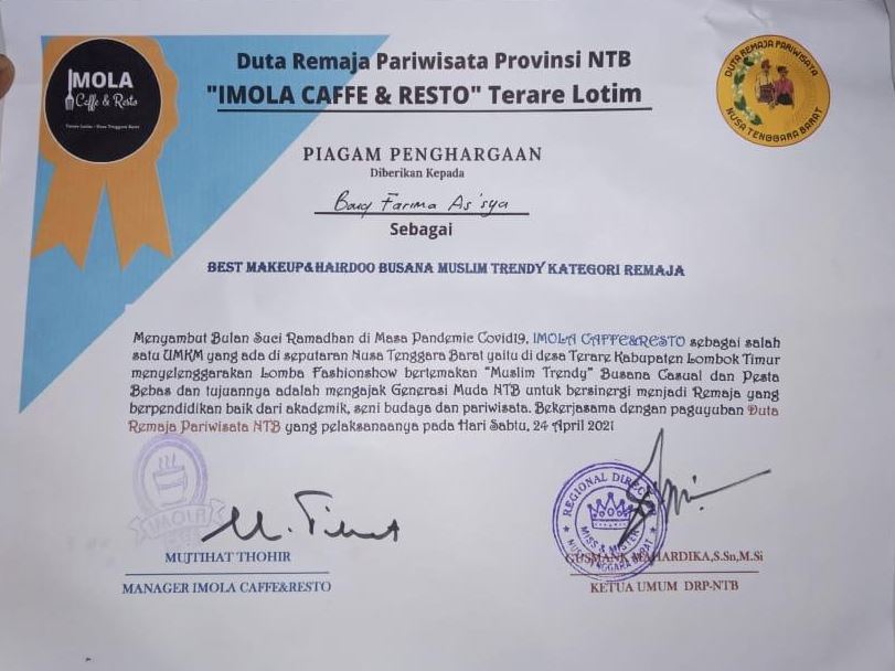 Piagam Penghargaan diberikan kepada Baiq Farima As’sya