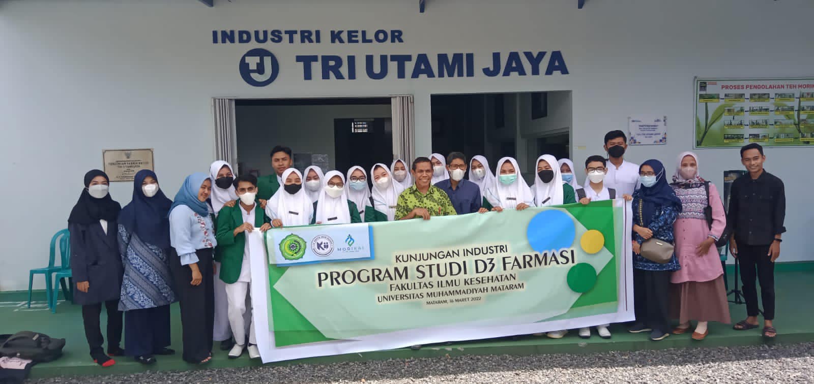 Kunjungan Industri Mahasiswa Prodi DIII Farmasi TA. 2021/2022