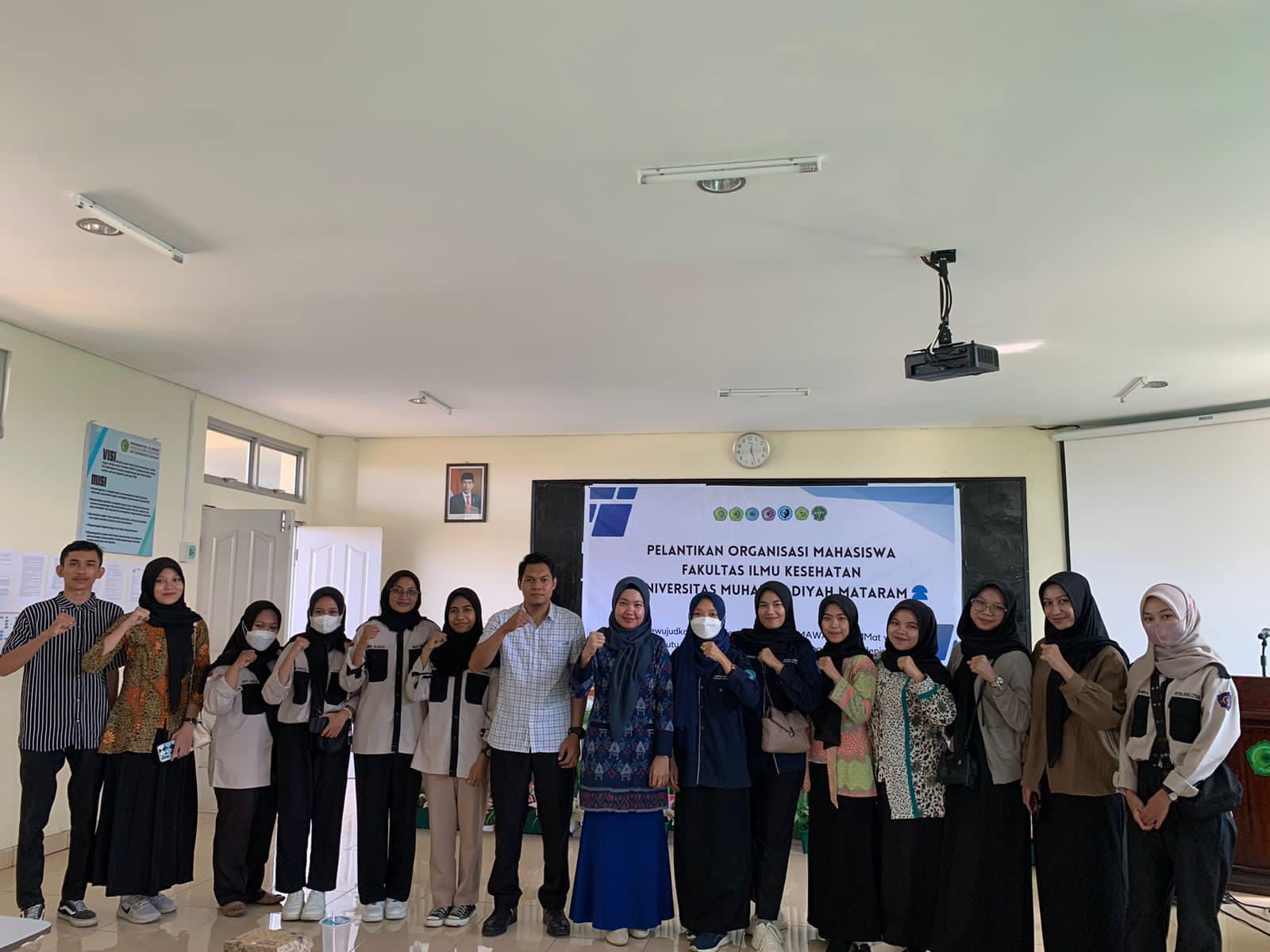 seminar kepemimpinan sekaligus pelantikan pengurus Ormawa di Lingkup Fakultas Ilmu Kesehatan UMMAT