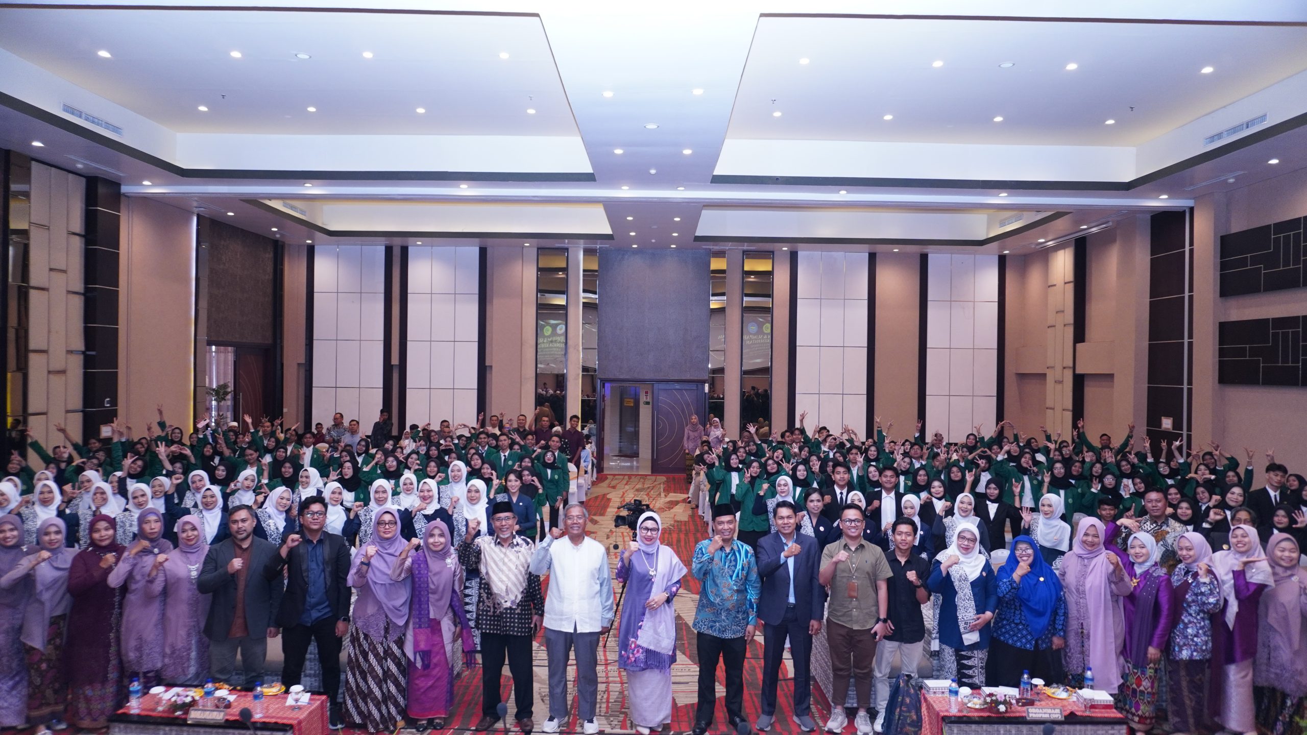 Lulusan FIK UMMAT Resmi Dikukuhkan dalam Yudisium & Sumpah Profesi 2025